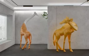 Giraffe Statue Decor